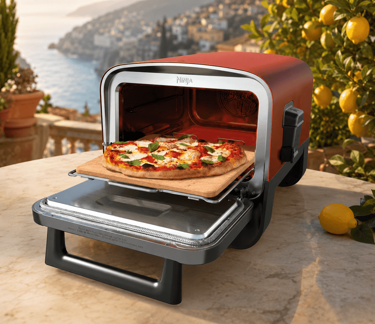 NINJA OO101EU Woodfire – Original Biscotto di Sorrento Upgrade für perfekte Pizza im Einsatz mit frisch gebackener Pizza.
